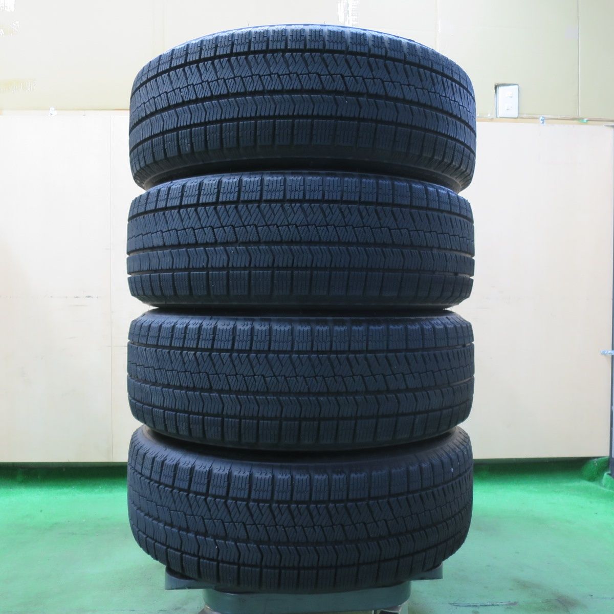 送料無料] バリ溝！23年！キレイ！9.5分☆スタッドレス 205/60R16 