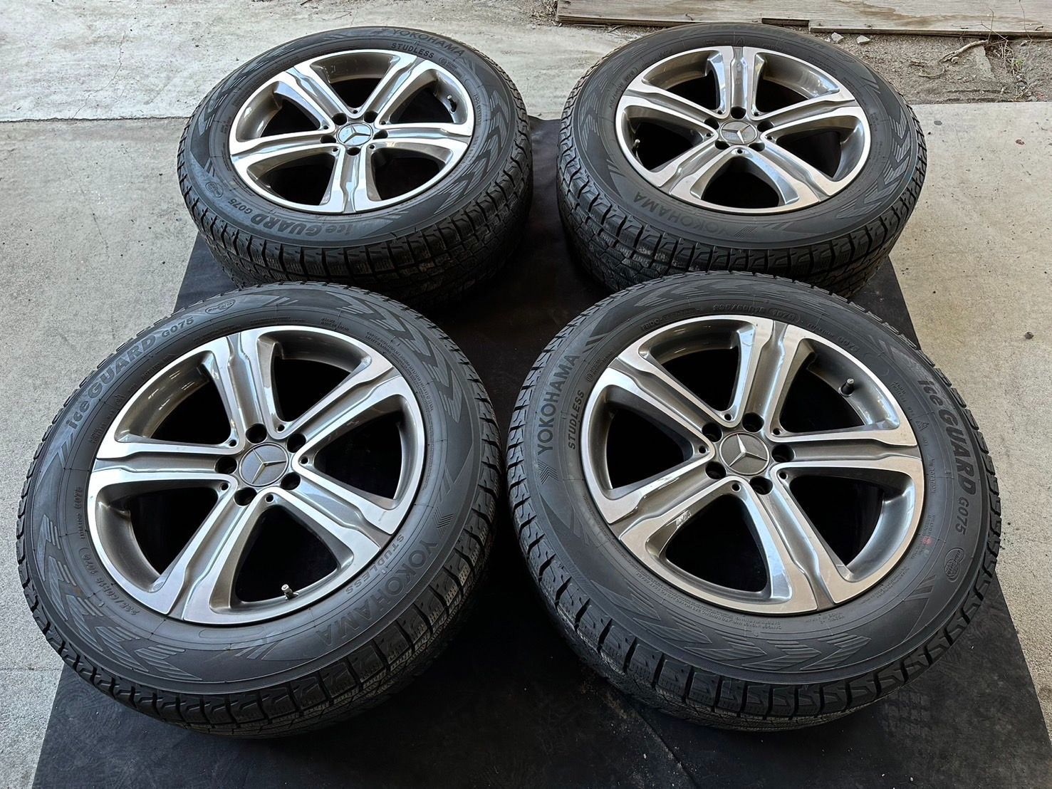 ベンツglc スタッドレスタイヤとホイール4本セット 中古 18インチ