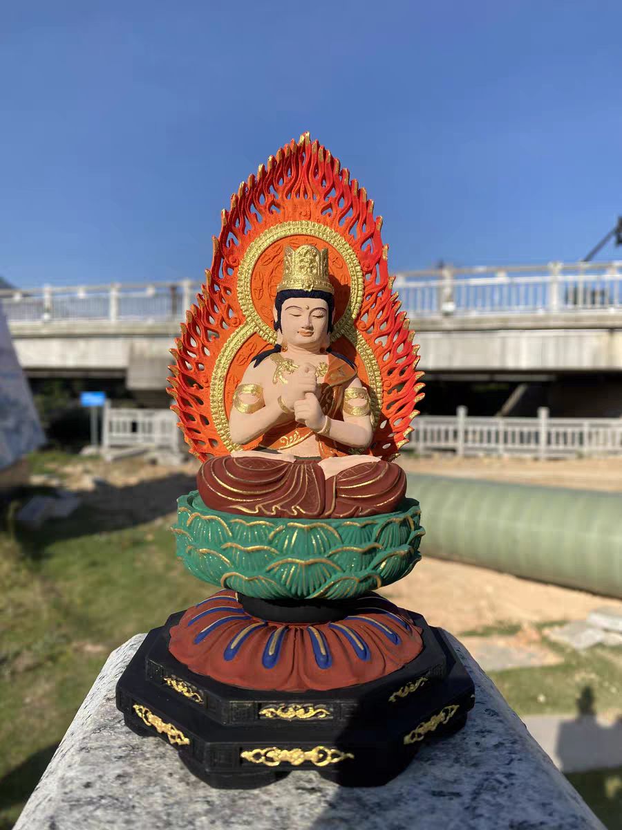 大日如来 仏像 真言宗 仏壇仏像 木彫り 金貼り付け 桧木製 飛天光背 八角台座 高さ18cm×巾10cm×奥行10cm