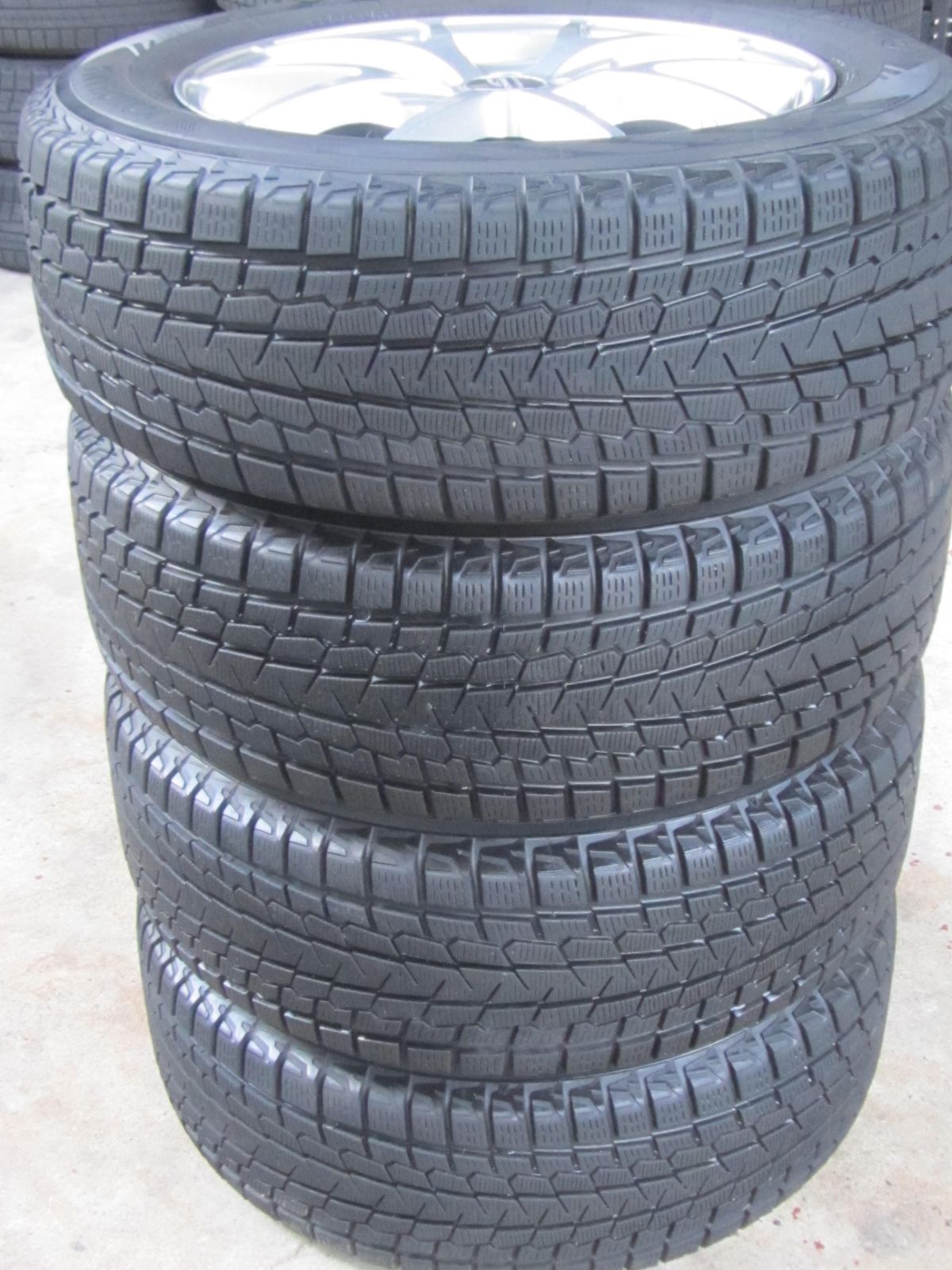 ヨコハマ スタッドレスタイヤ バリ山 フォレスターSJ5 送料込スバル SJ フォレスター XV スタッドレス 225⁄55R18 中古