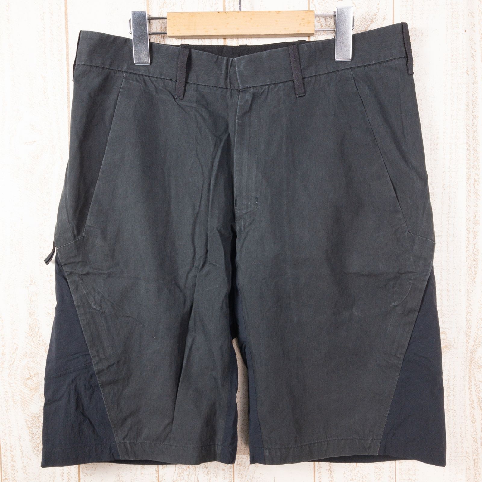 Men s 32 ブラック系 Arcteryx アークテリクス ヴェイランス アパラット ショーツ Veilance Apparat Shorts コットン 17328 Men s コットン ショーツ ショートパンツ ボトムス