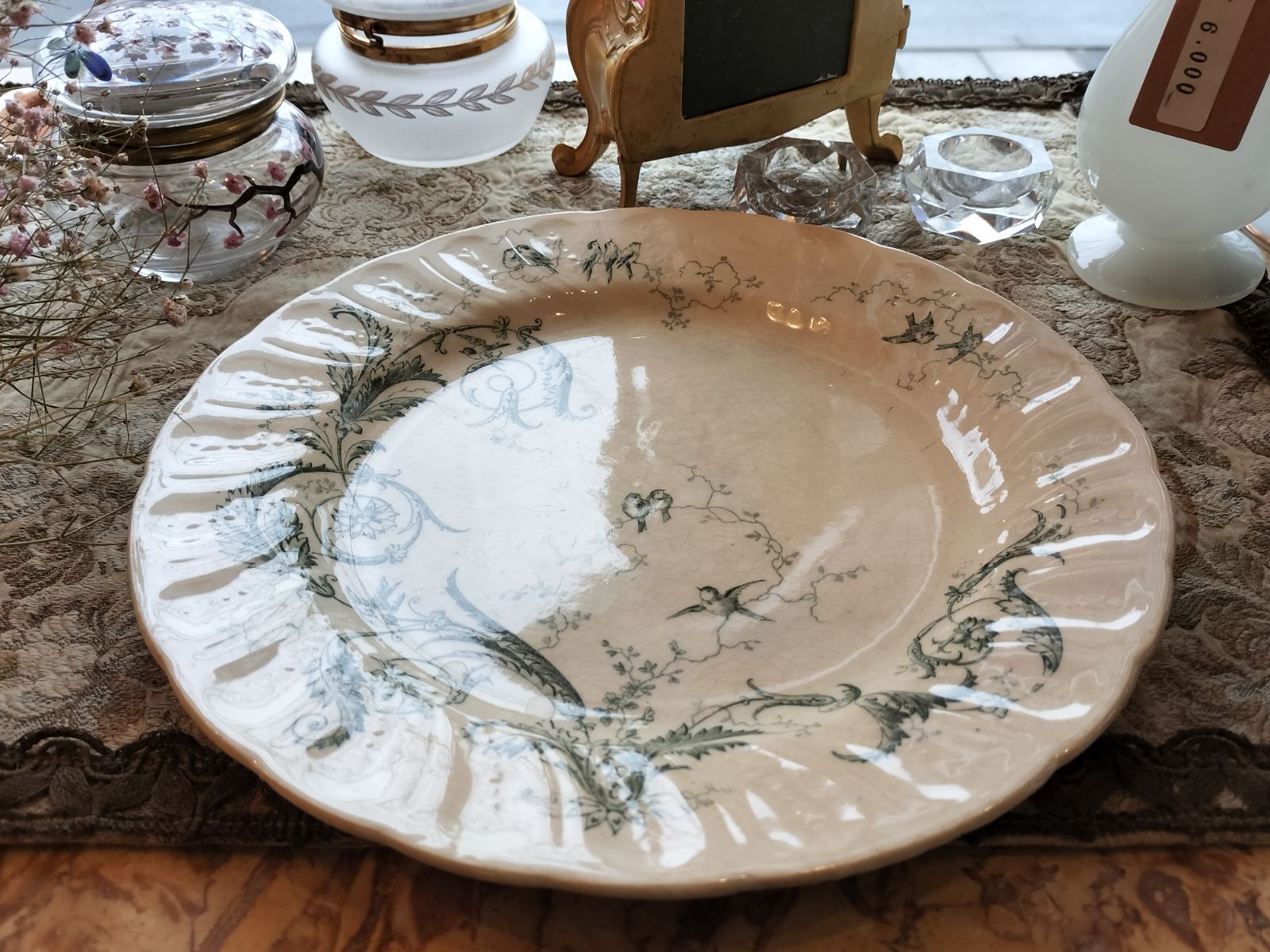 【美品】フランスヴィンテージ GIEN ホワイト陶器 装飾ピッチャー[3301] 美品】フランスヴィンテージ GIEN ホワイト陶器 装飾ピッチャー[3301