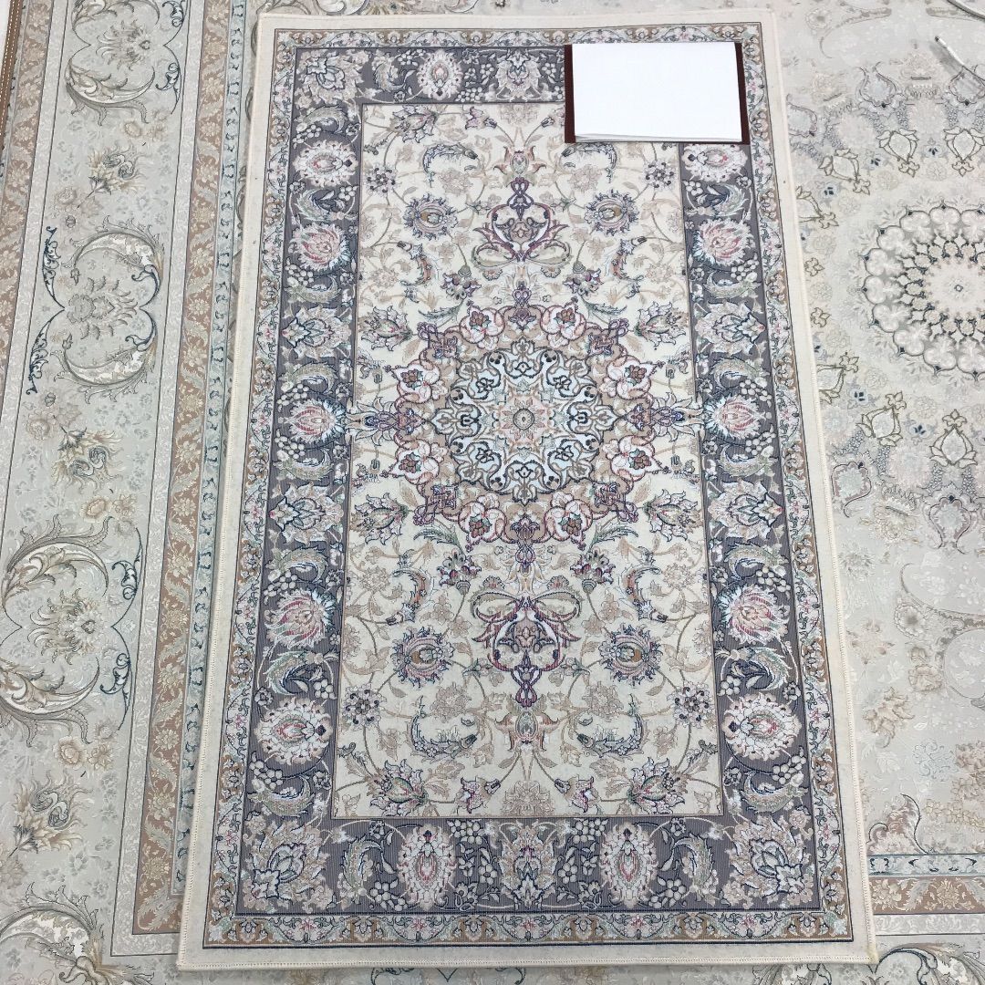 高密度、輝く、多色織絨毯！本場イラン産 70×120cm‐134001 - メルカリ