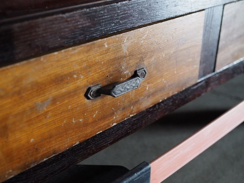 ダイヤガラスの小ぶりな水屋箪笥 昭和前期