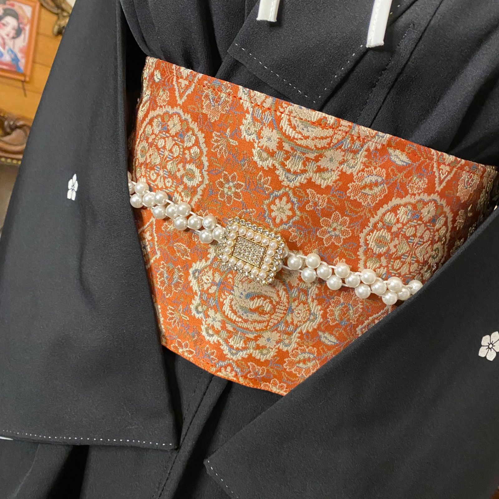黒留袖 着物 リメイク ロングワンピース ドレス 洗える 化繊 二/2部式お太鼓 袋帯ハンドメイド レトロ 古着 和洋折衷  金の花々と飛翔する鳳凰が、まるで絵巻物のように華やか TKW-64 黒留袖 着物 リメイク ロングワンピース ドレス 洗える 化繊 二/2部式