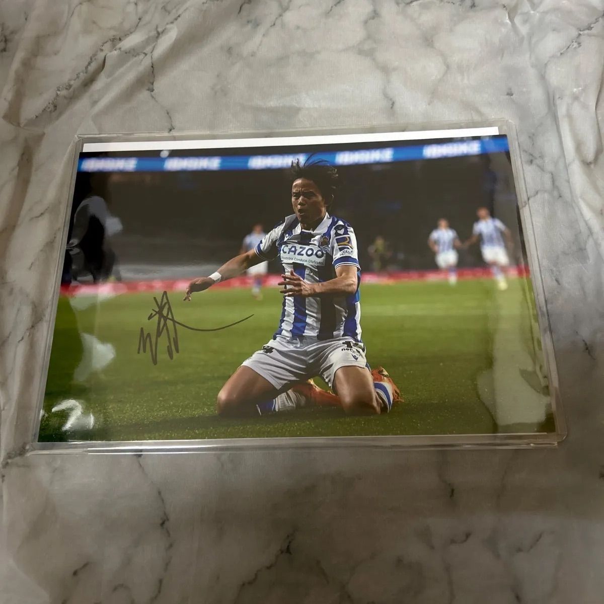 来日中! レアル・ソシエダ 直筆サイン入り パネル！サッカー 久保建英 所属 レアル・ソシエダ 選手 直筆サイン入りパネル 証拠あり〉レアル