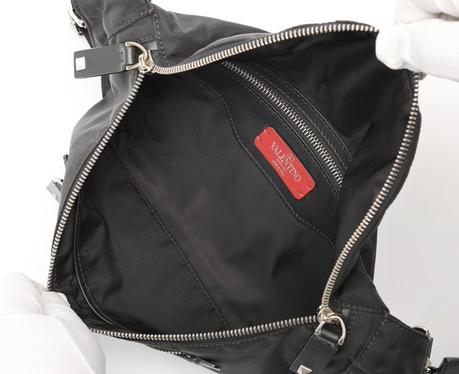 | ボディバッグ