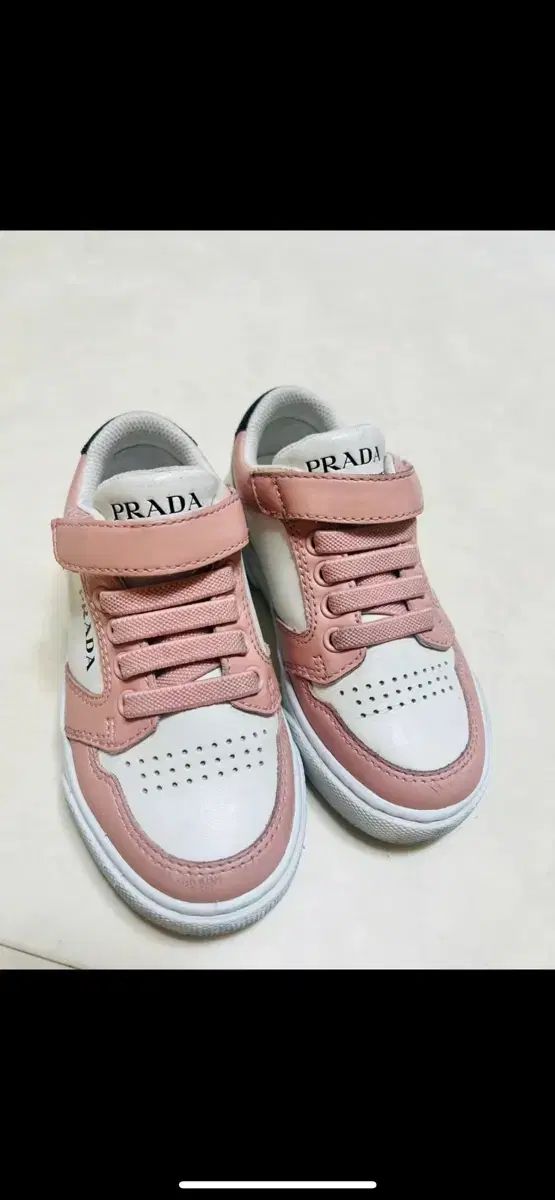 EU26 PRADA プラダ キッズ スニーカー ピンク サイズ150