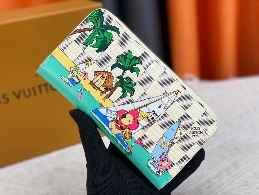 LVルイ ヴィトン ウォレット ジビ ウォーレット モノグラムキャンバスにルイ ヴィトンのかわいいマスコット ヴィヴィアン のイラストをプリント | -MM輸入