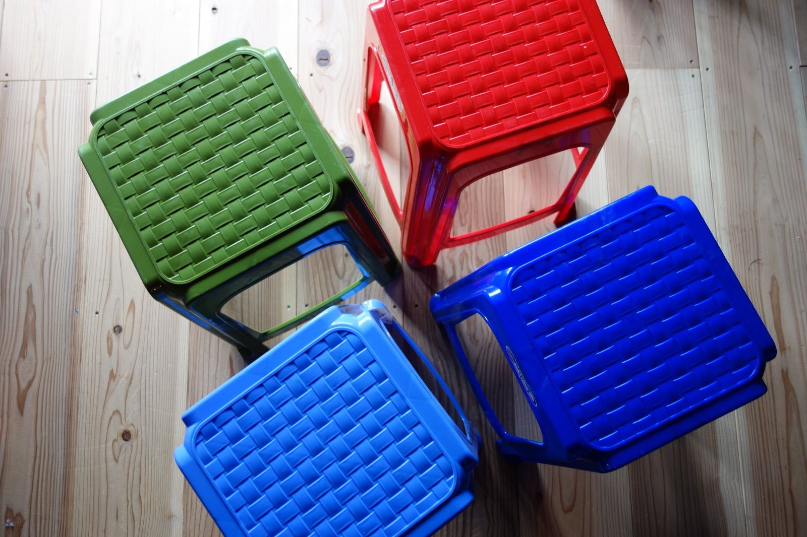 座面メッシュ柄 ベトナム製|ベトナム雑貨|アジア屋台|プラスチック椅子|エスニック雑貨|ベトナム料理|タイ|台湾椅子簡易テーブル|アウトドアセット|韓国屋台