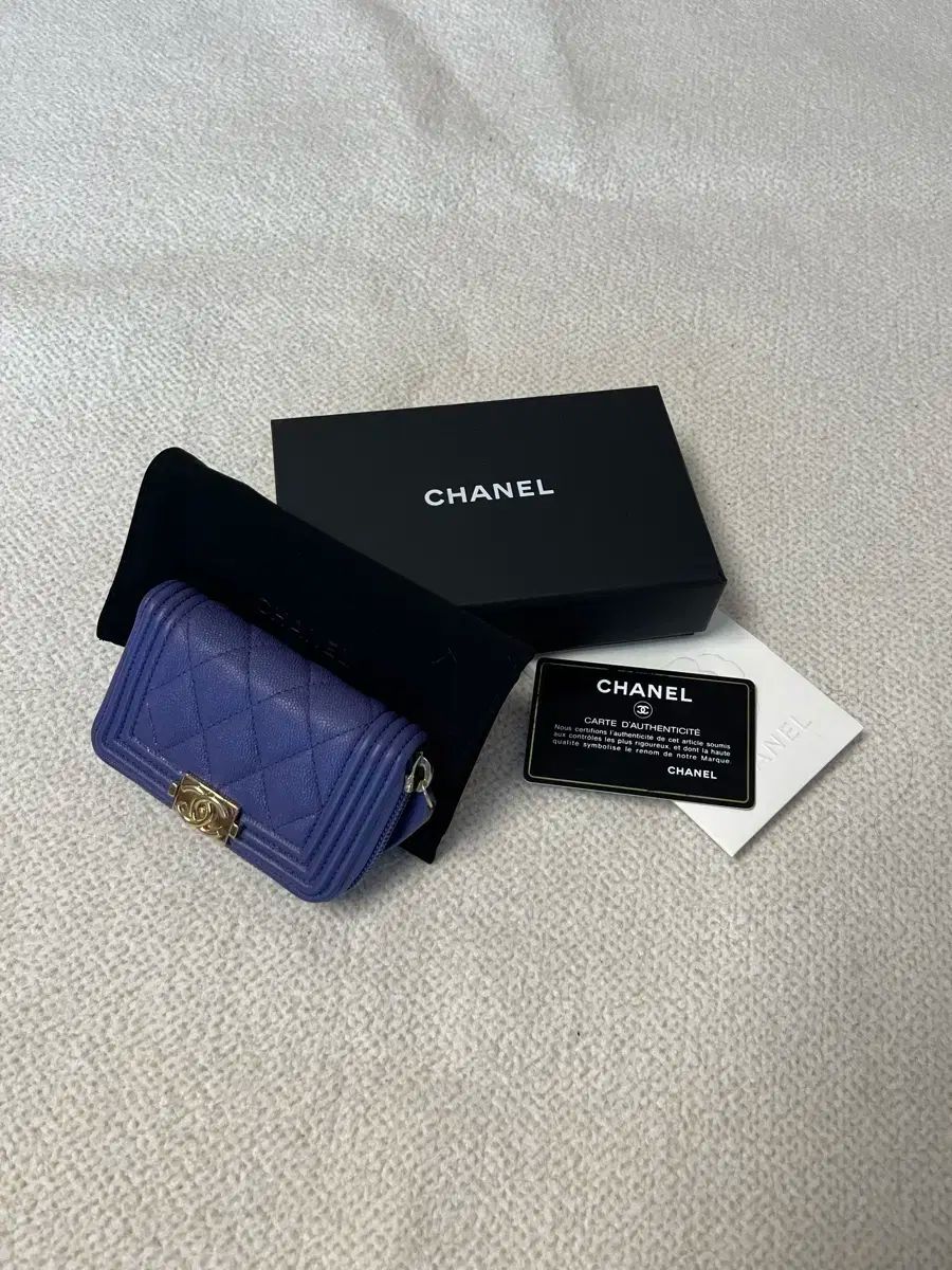 Chanel シャネル ボーイ ラウンドファスナー 財布