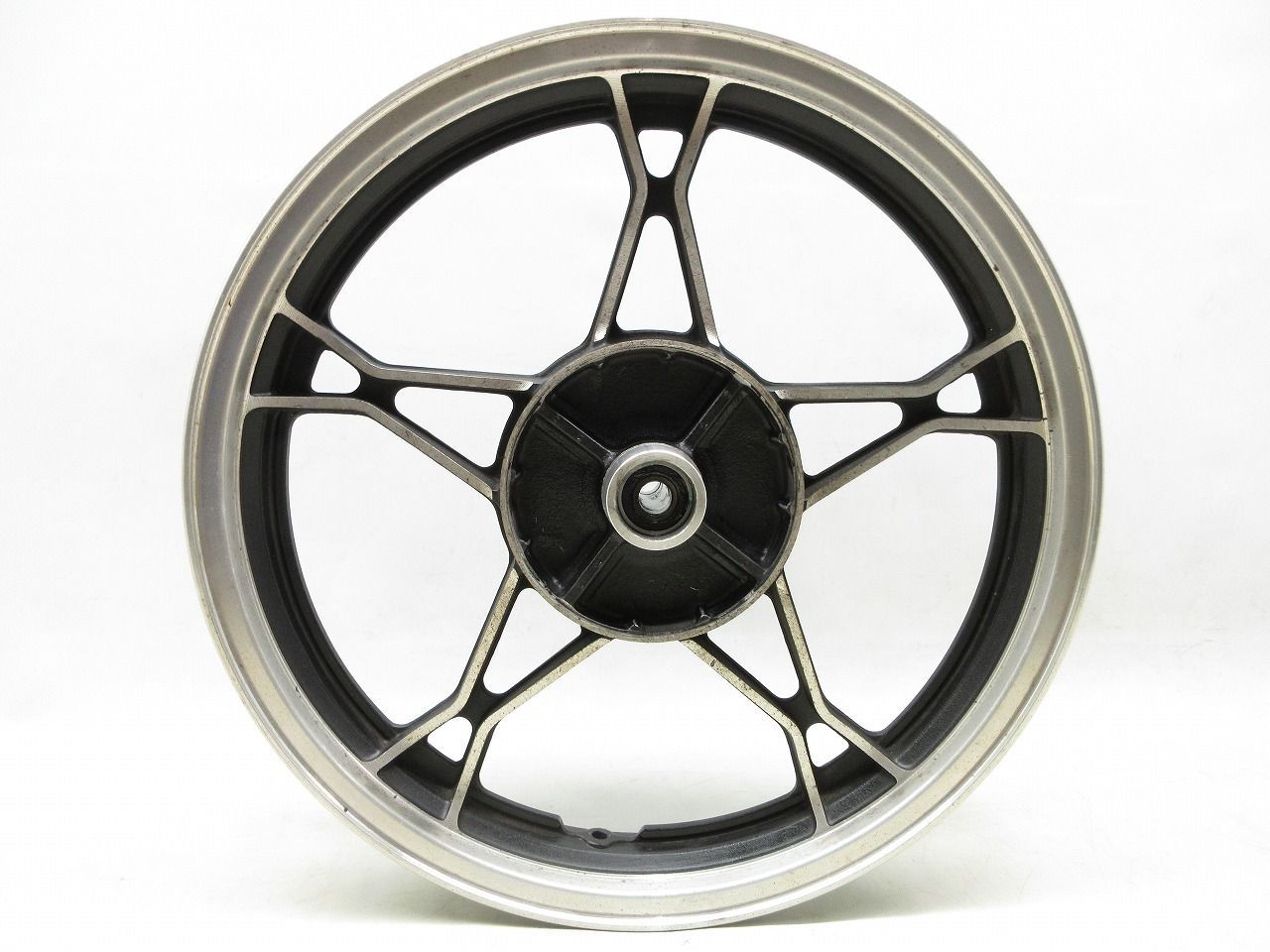 GN125H 純正リアホイール 2.15×16 中古バイク部品 0708S09-3