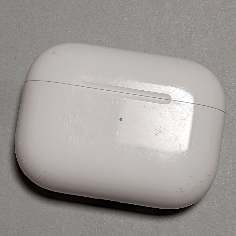 ３）Apple airpods pro 第1世代 新型 magsafe対応 充電ケースのみ