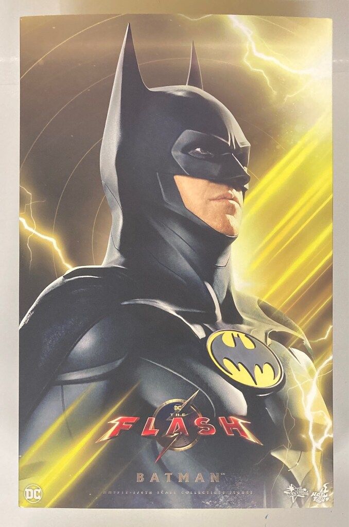 HOTTOYS MOVIE MASTERPIECE BATMAN MODERN SUIT MMS712