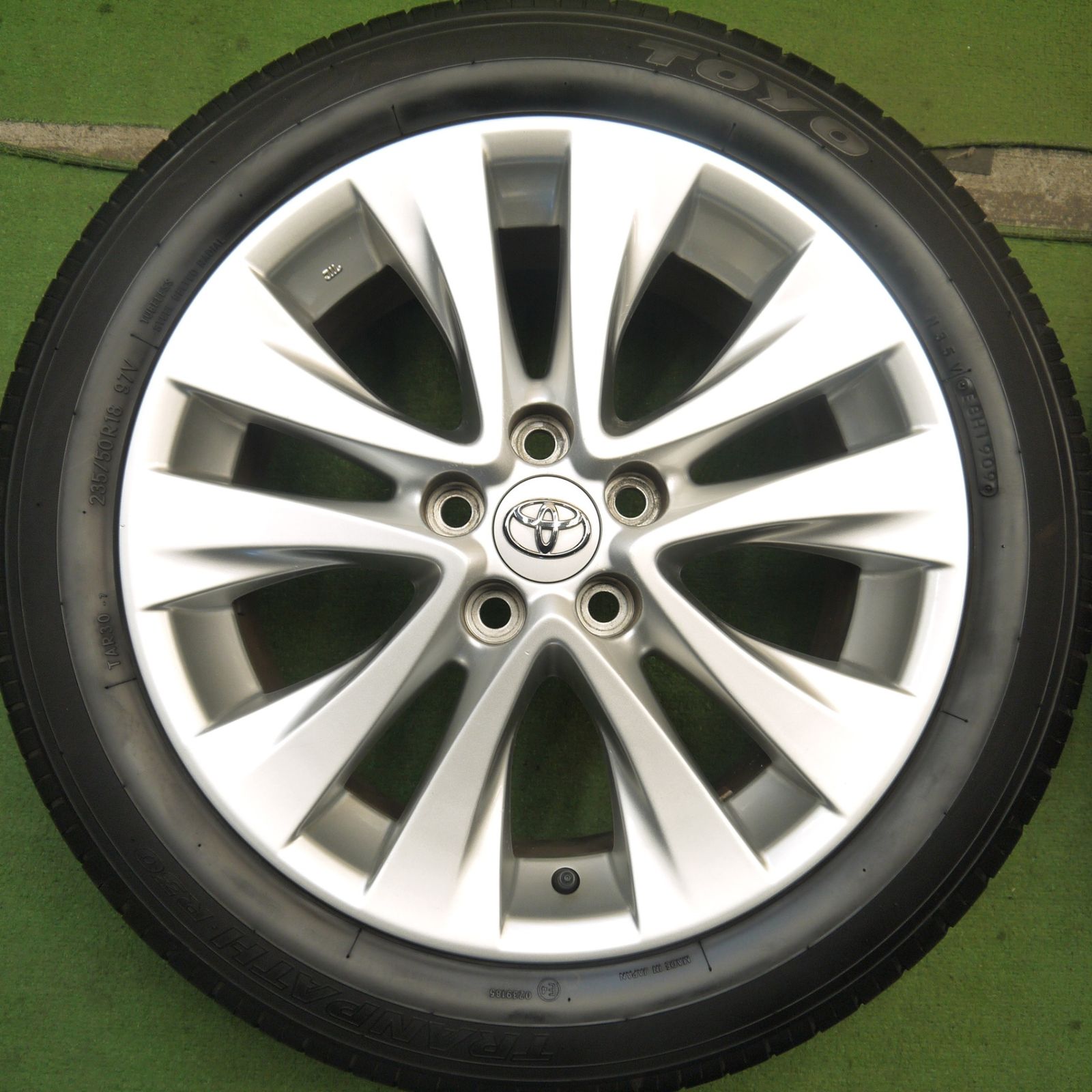 美品トヨタ純正18インチ235/50R18 タイヤホイールセット 4本価格 美品トヨタ純正18インチ235/50R18 タイヤホイールセット 4本価格