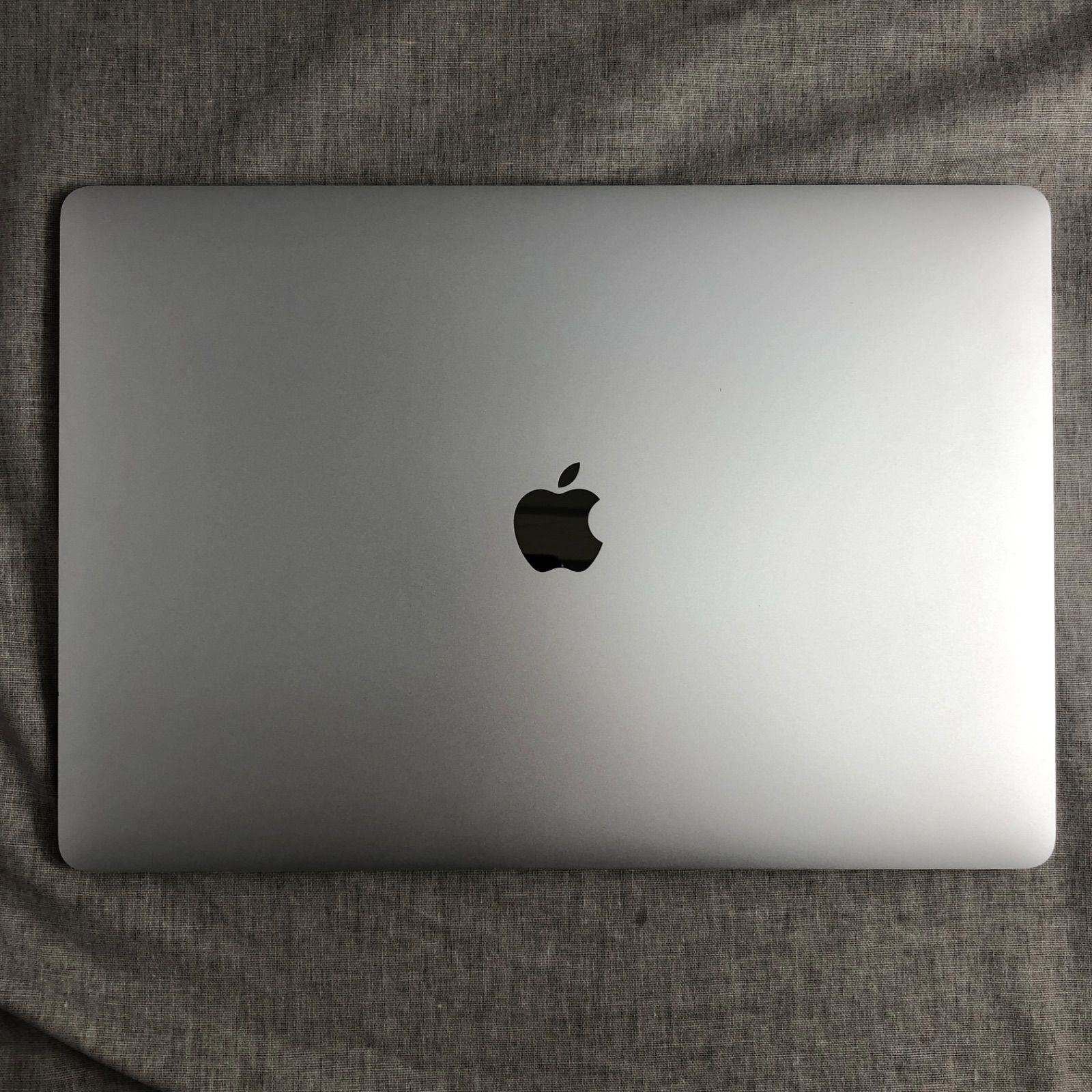 本体のみ】Apple MacBook Pro (15-inch, 2018)【Touch Bar・i7・Radeon