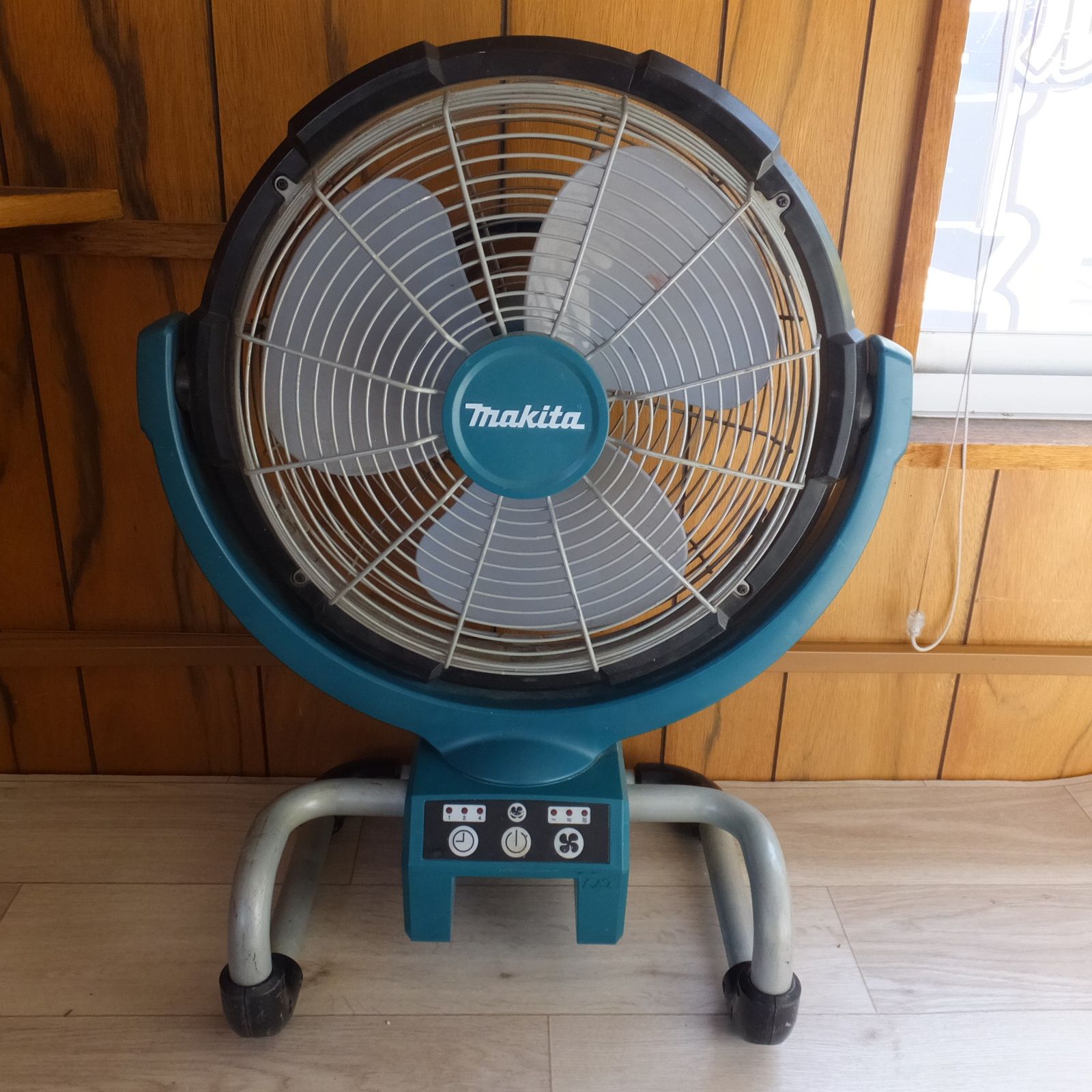 マキタ CF300D 充電式産業扇 マキタ CF300D 18V 、ACアダプター付き