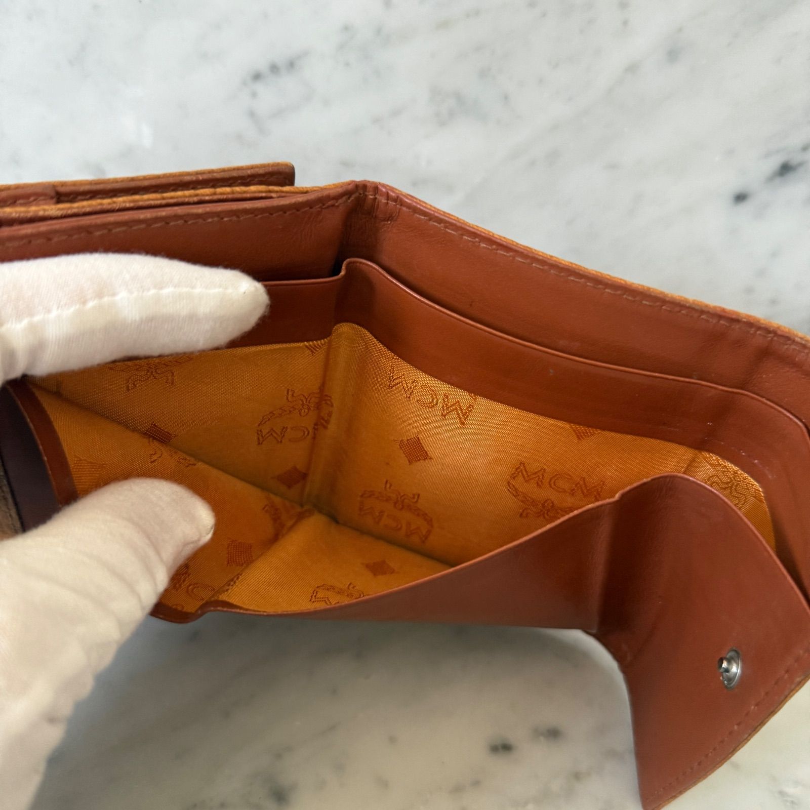 MCM ミントカラー エムシーエム　三つ折り財布 MCM ミントカラー エムシーエム 三つ折り財布 Small ​​Tracy Trifold
