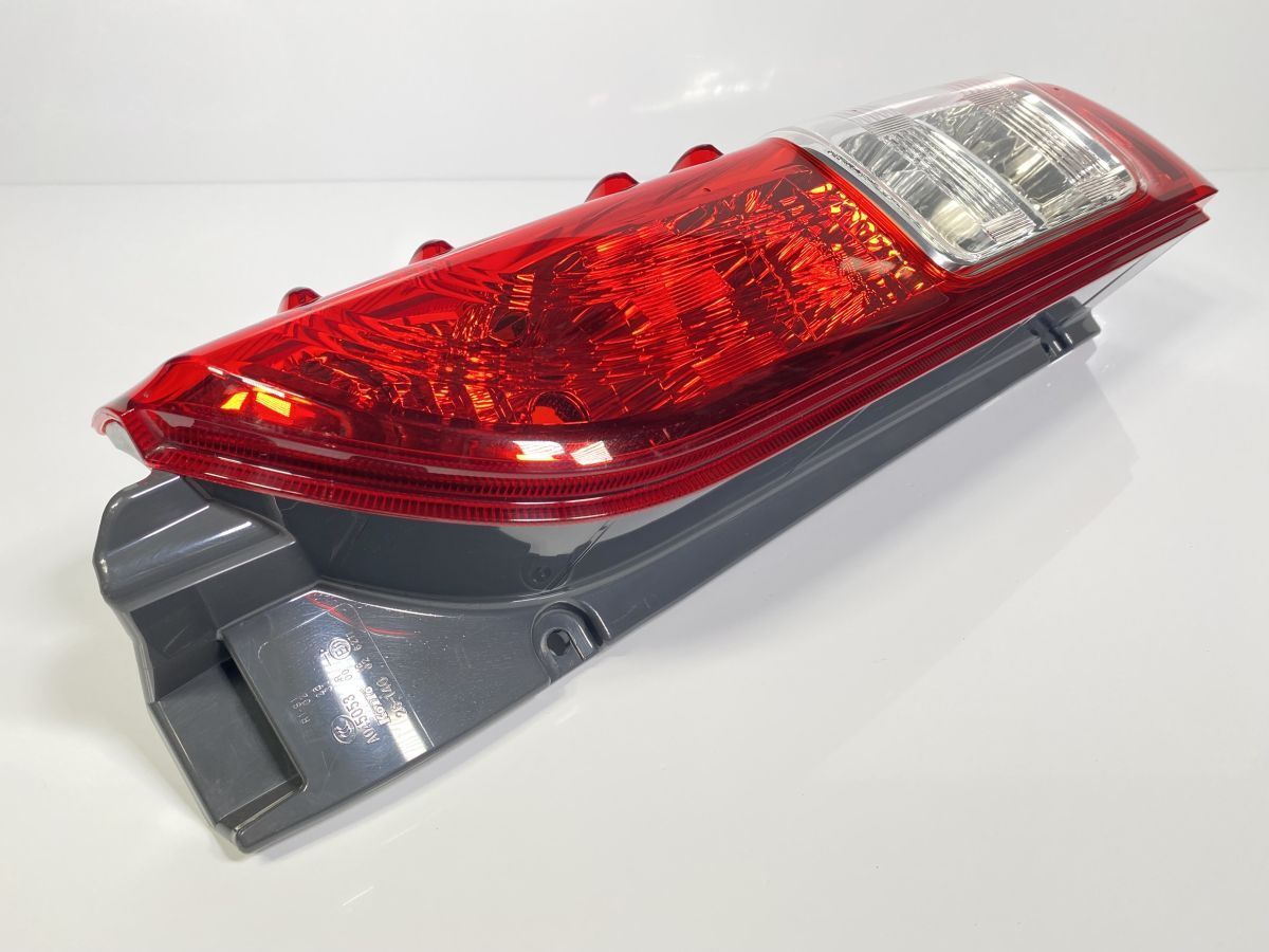 破損なし 低走行 200系 ハイエース 6型 5型 4型 GDH201V KDH201V TRH200V 後期 純正 右テールランプ 81551-26441 26-140 管理31744 FFCRYSTALESIA_COM