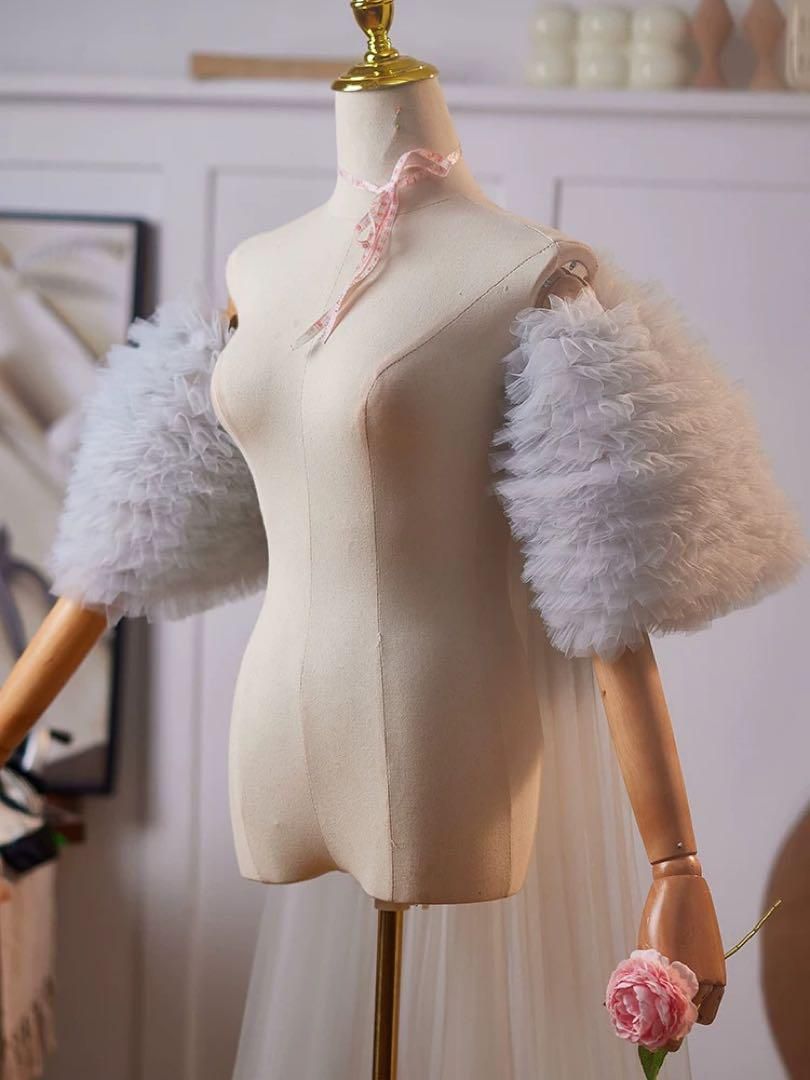 フリルがゴージャスなソフトチュールのロングショール