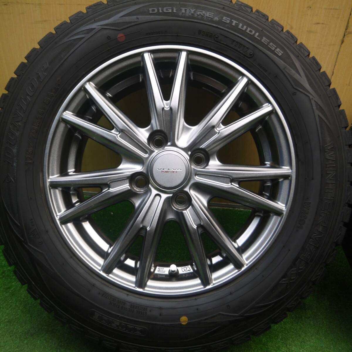 バリ溝！キレイ！9分☆スタッドレス 175/70R14 ダンロップ ウインター 