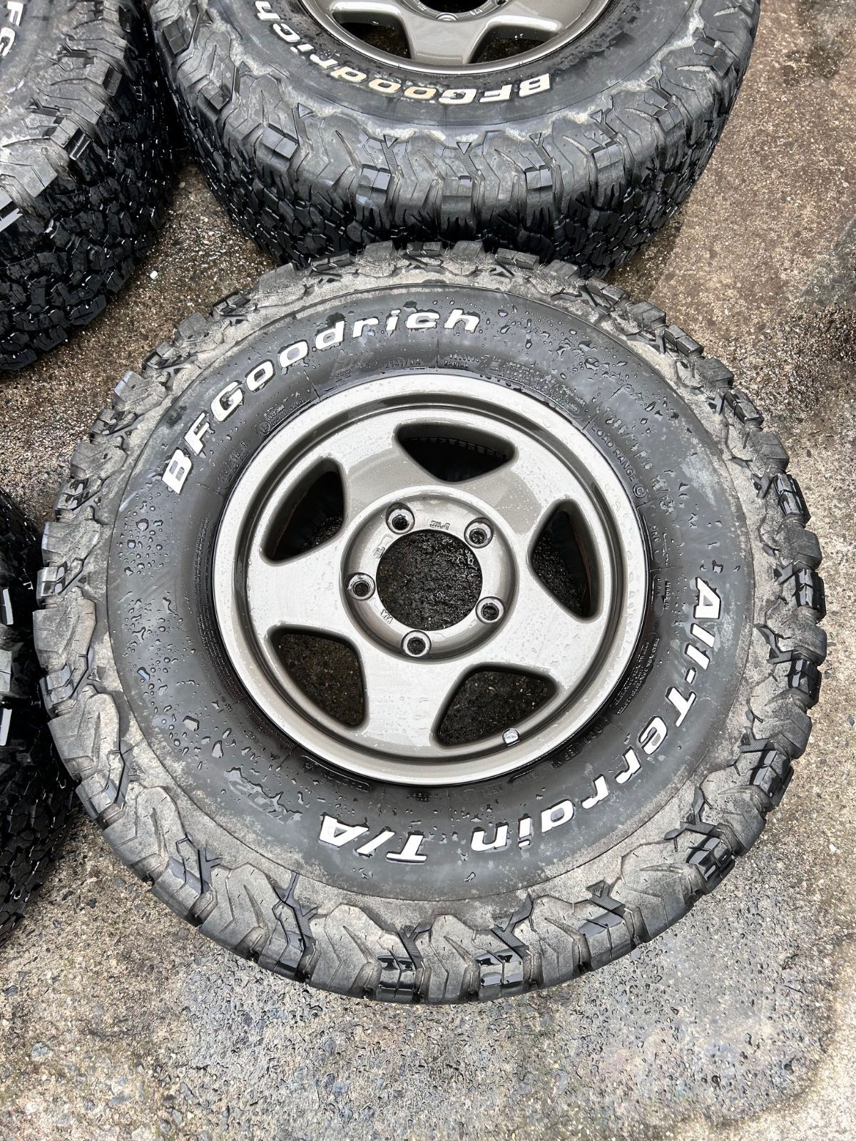 ブラッドレーV　ランクル100　16×9J　285/65R16　グッドリッチ トヨタ