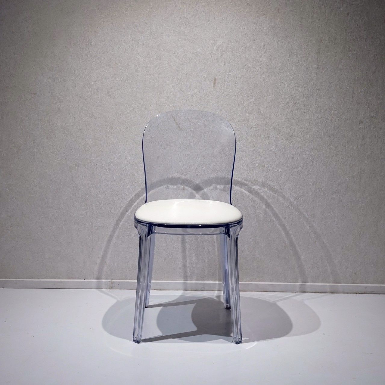 マジス MAGIS ヴァニティーチェア VANITY CHAIR ダイニングチェア アームレス チェア 椅子 イタリア製 モダン 韓国インテリア ミニマル コンテンポラリー MARWIL-DEMENAGEMENTS_CH