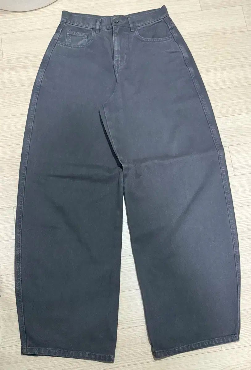 NOIRER FOR WOMAN ノイアーフォーウーマン コットン 死にかけている 曲線 デニム パンツ グレー DECORATOM_COM_BR