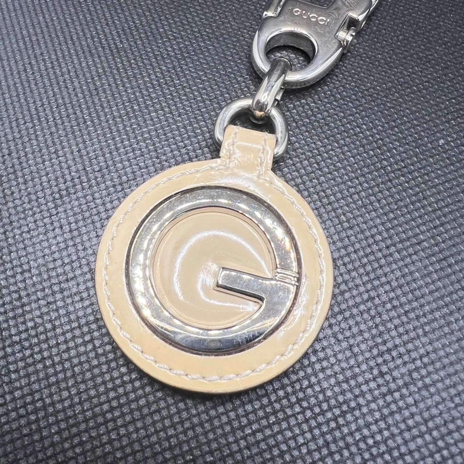 GUCCI グッチ キーホルダー キーリング チャーム オフホワイト