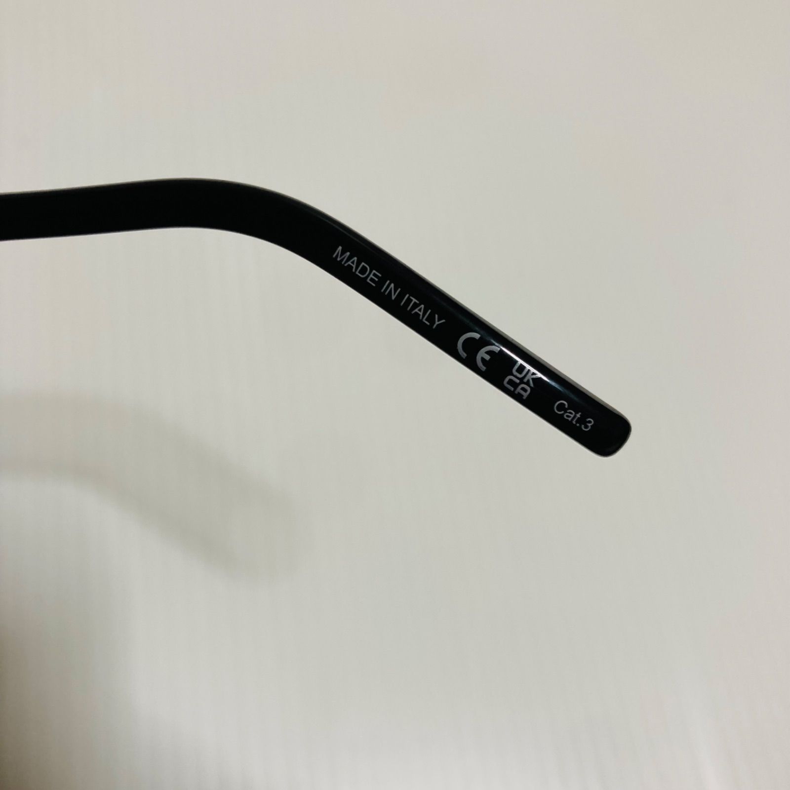 極美品 SAINT LAURENT 正規品 スクエア ケース付 - メルカリ