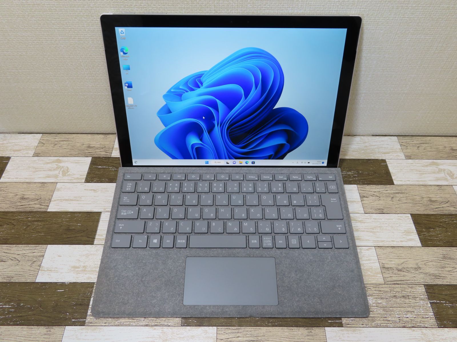 【定番定番人気】キーボード付　良品　Microsoft Surface Pro 5 Windowsタブレット本体