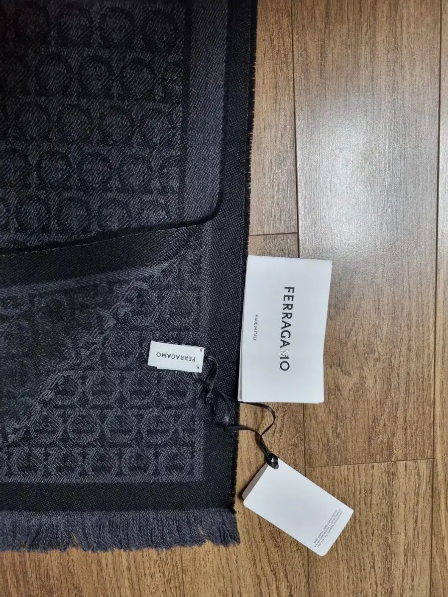フェラガモ ガンチーニ ウール マフラー スカーフ