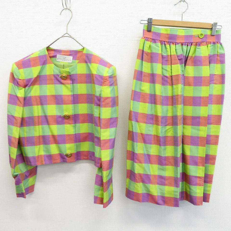 GIVENCHY セットアップ　ジャケット　スカート GIVENCHY 新品未使用 ジャケット スカート セットアップ ゴールド