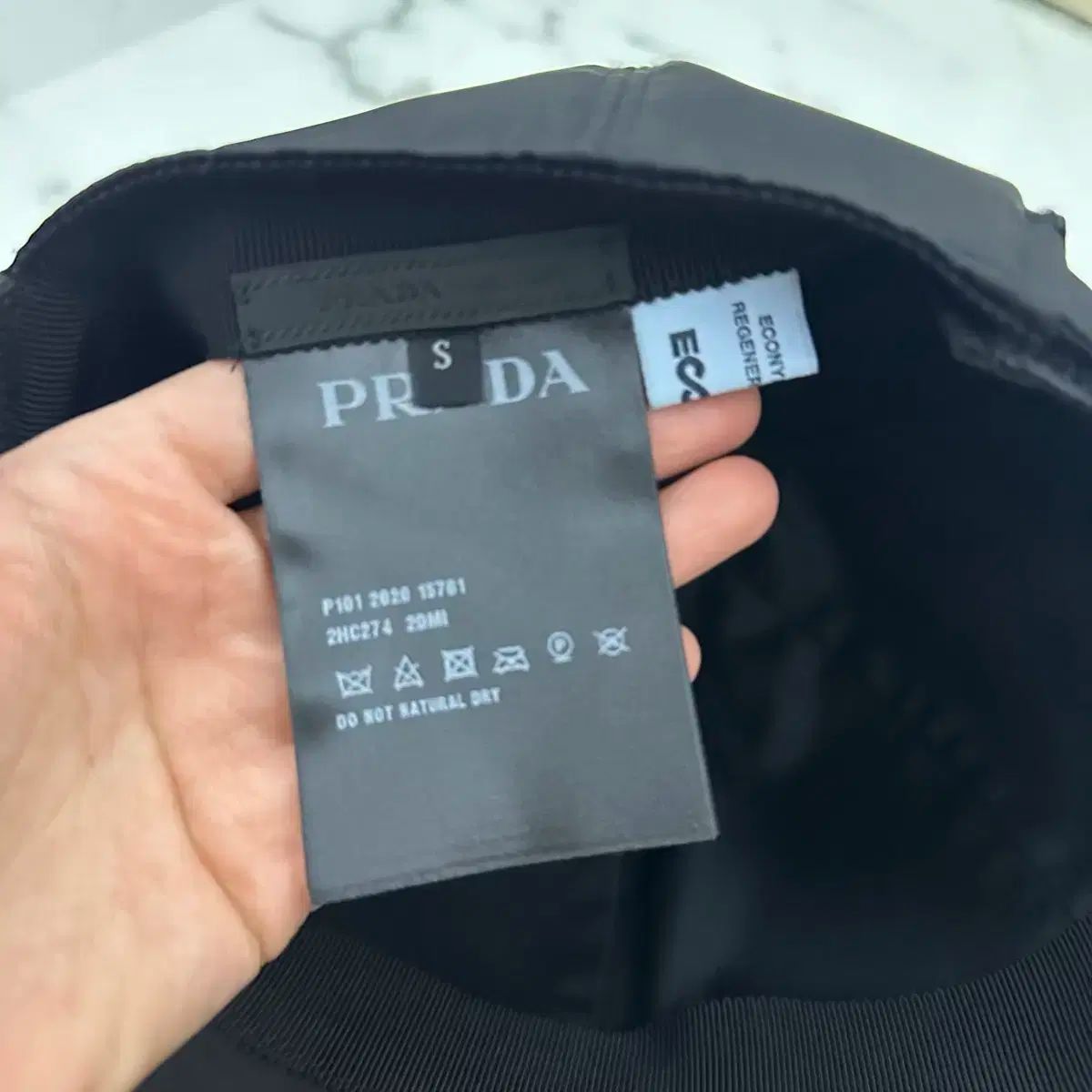 Prada(プラダ) キャップ 本物のデパート S サイズ - メルカリ