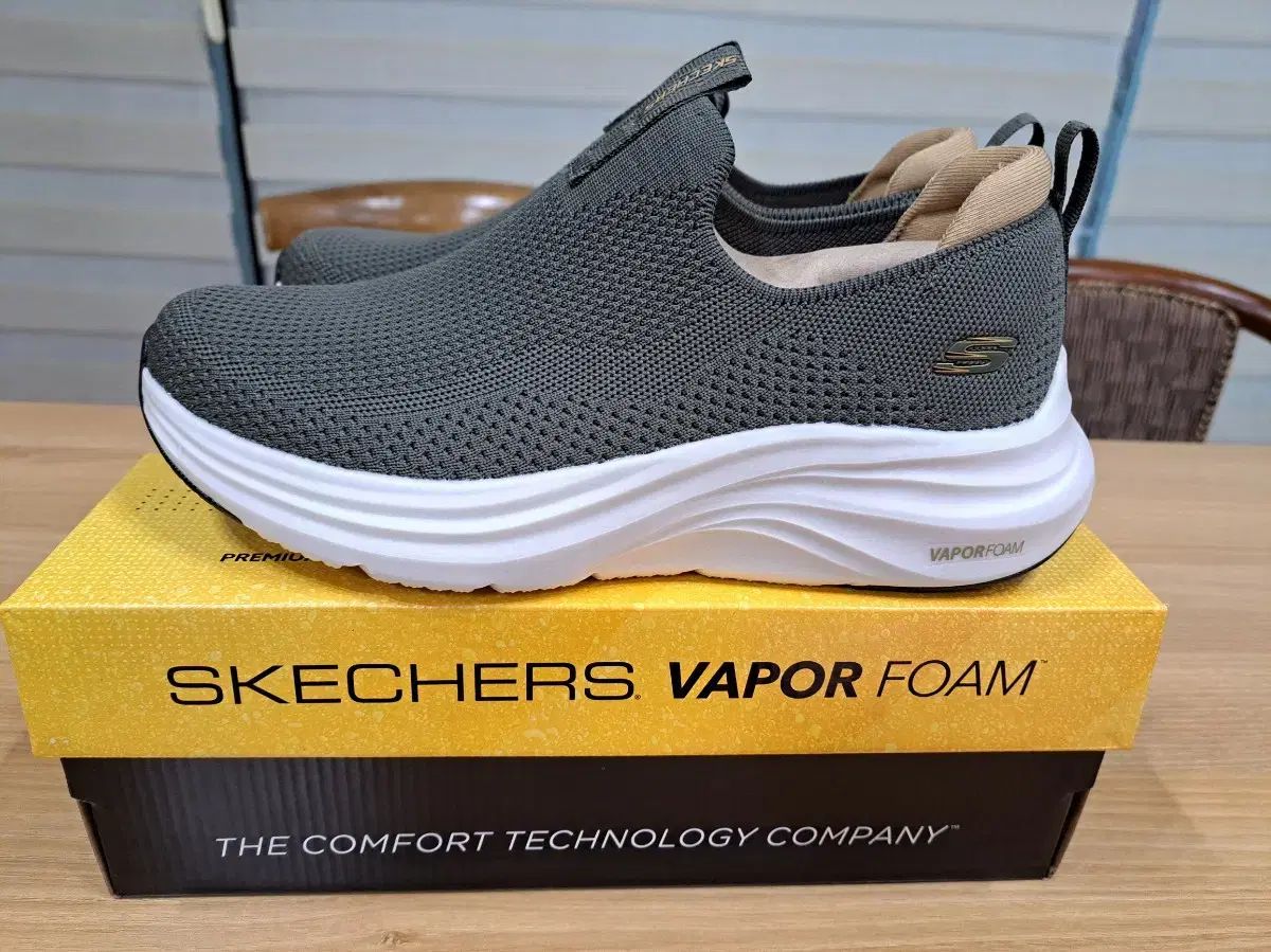 【雷市場（ポンジャン）商品韓国直送】 メンズ SKECHERS(スケッチャーズ) バーバーフォーム 265mm 新品
