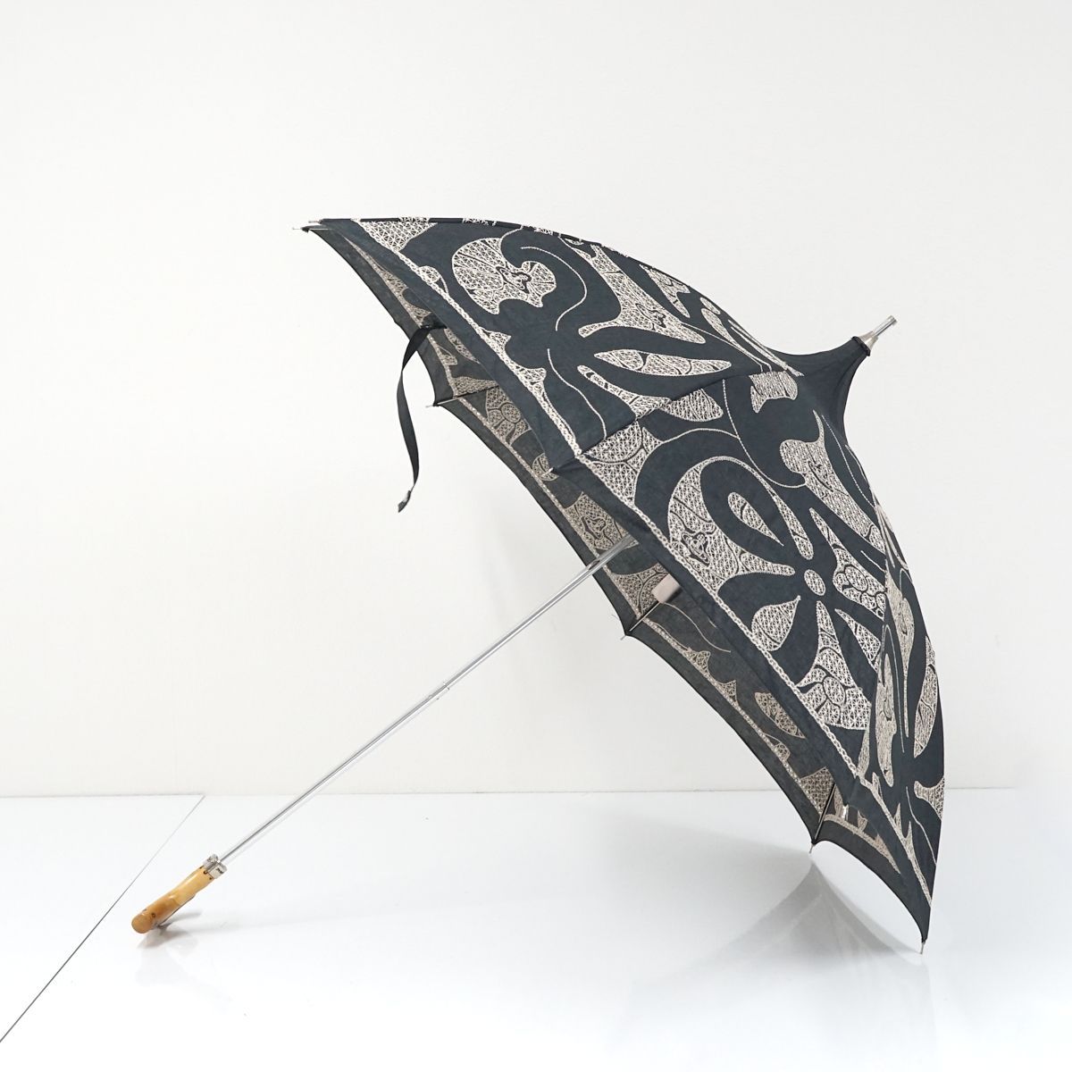 Vivienne Westwood 刺繍 パゴダ型 折りたたみ日傘 - 傘