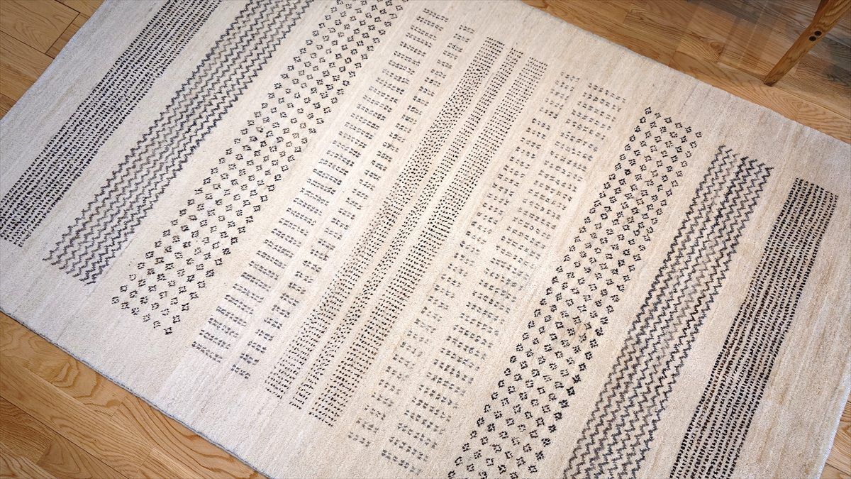 夏は涼しく冬は暖かい天然ラグ