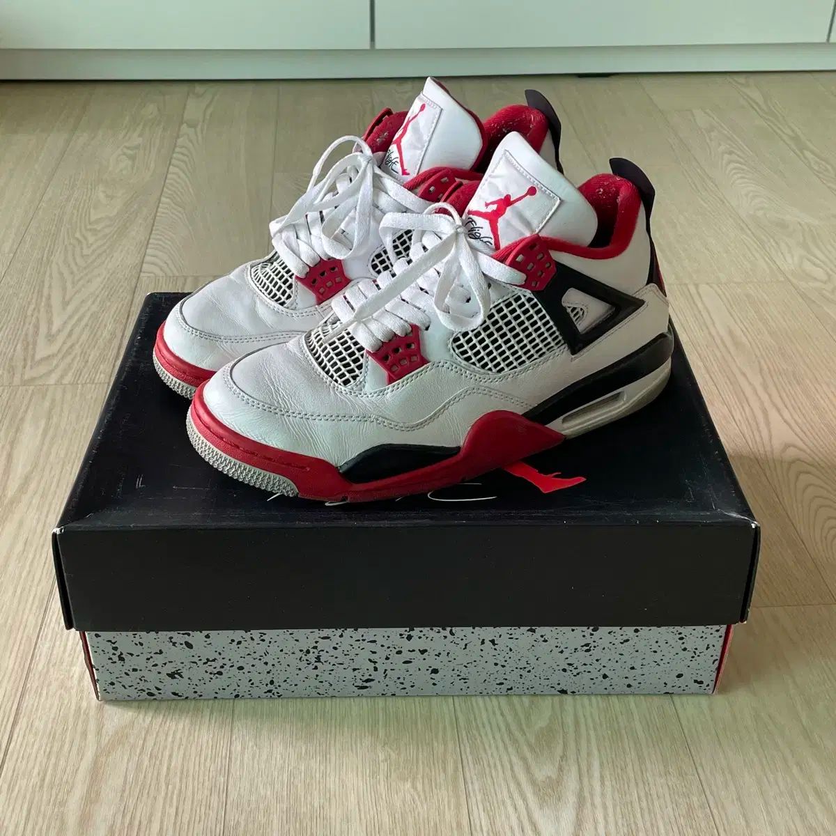 ジョーダン 4 ファイアレッド 2020