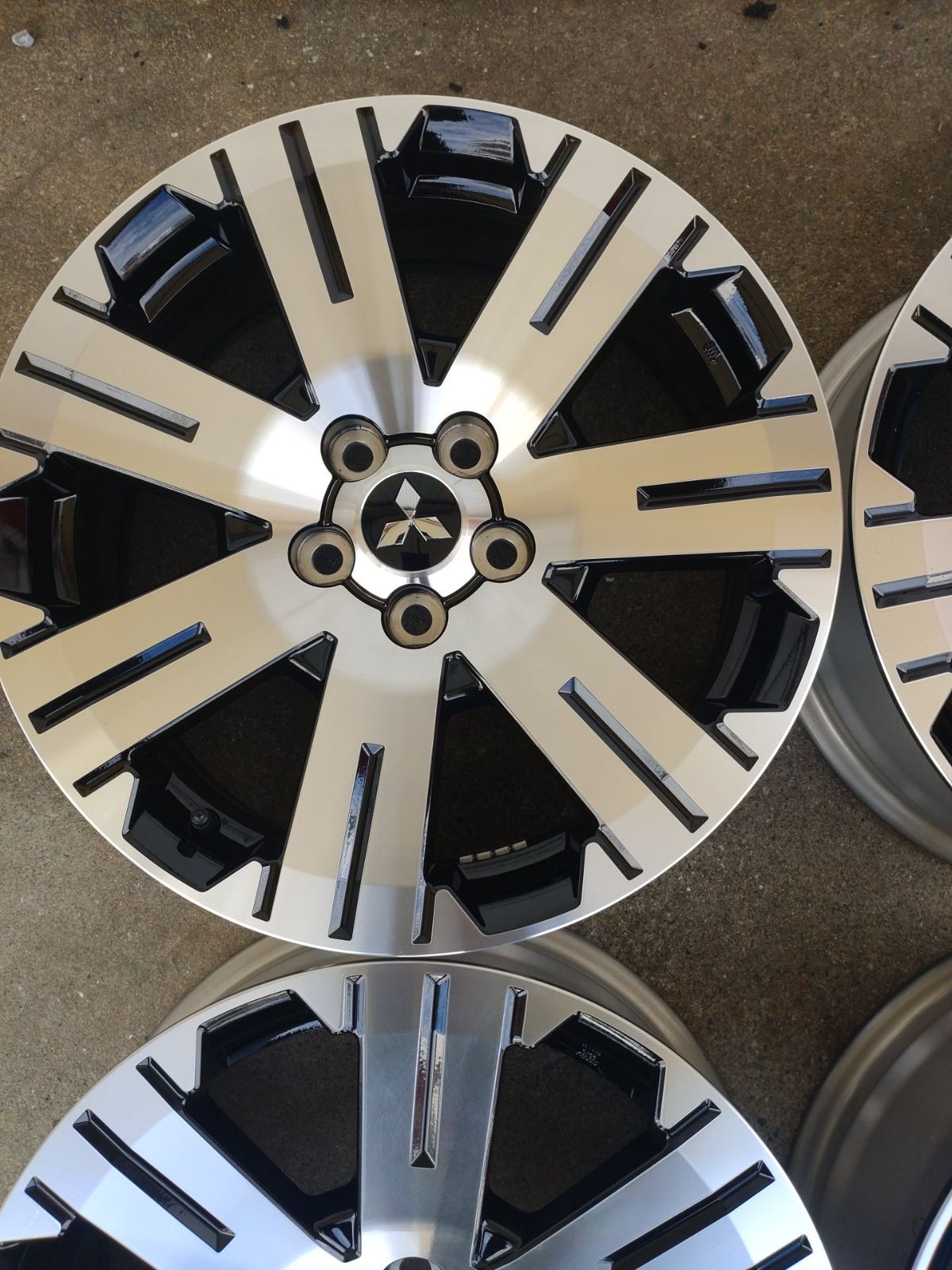 全品送料無料！ ♪ ENKEI製 三菱 ミツビシ デリカD5 純正 18インチ 7J 38 114.3-5H アウトランダー エクリプスクロス ジャスパー等にも 今日のコーデ