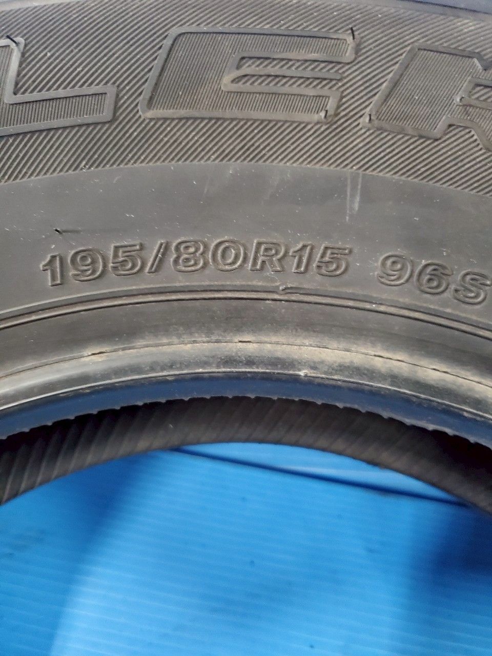 195⁄80R15 夏タイヤ ハイエース 新車外し バリ山 ブリヂストン ECOPIA