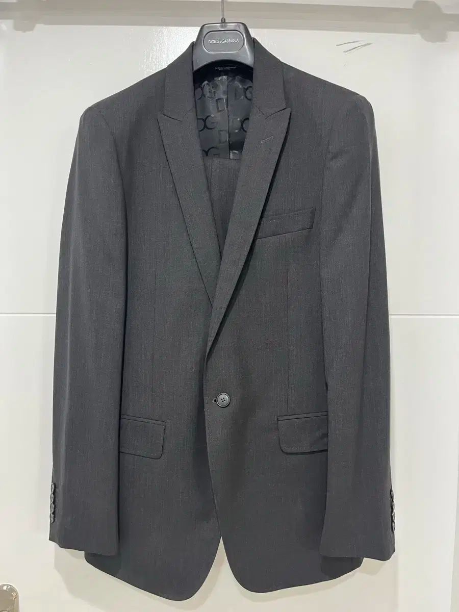 【雷市場（ポンジャン）商品韓国直送】 新品 Dolceu0026Gabbana(ドルチェ＆ガッバーナ) メンズ 1 つのボタン スーツ セット