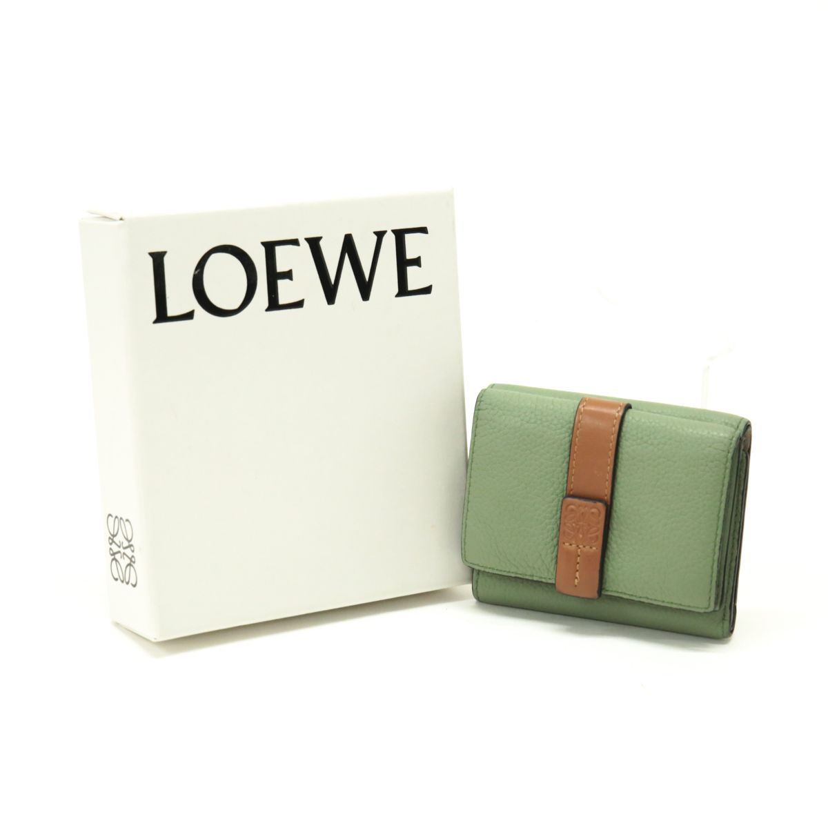 ロエベ LOEWE トライフォールド ウォレット ソフトグレインカーフ (レザー) アナグラム 124.12AB41 三つ折り財布 ミニ財布  レディース メンズ ローズマリー (ライトグリーン) / タン (ブラウン) 中古 maw29008