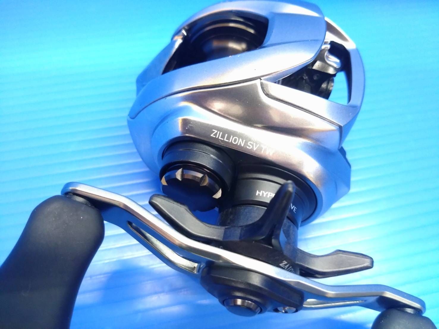 日本製 ダイワ 21ジリオン SV TW 1000 右巻き ベイト (03