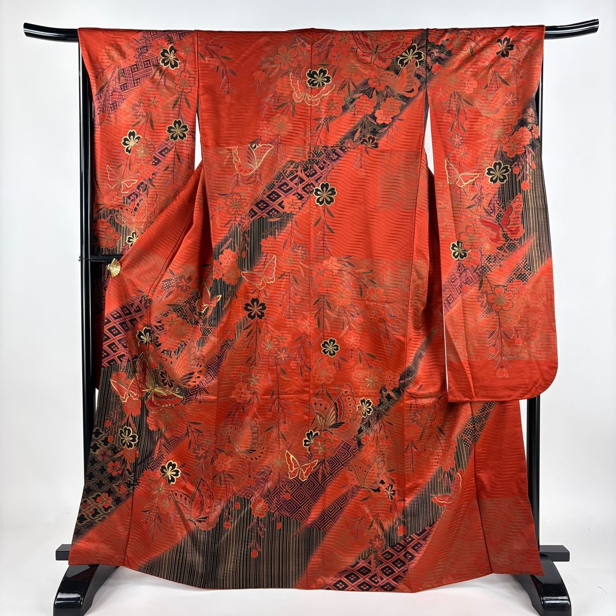 振袖 身丈166cm 裄丈67cm M 袷 蝶 桜 金糸 金彩 茜色 正絹 秀品