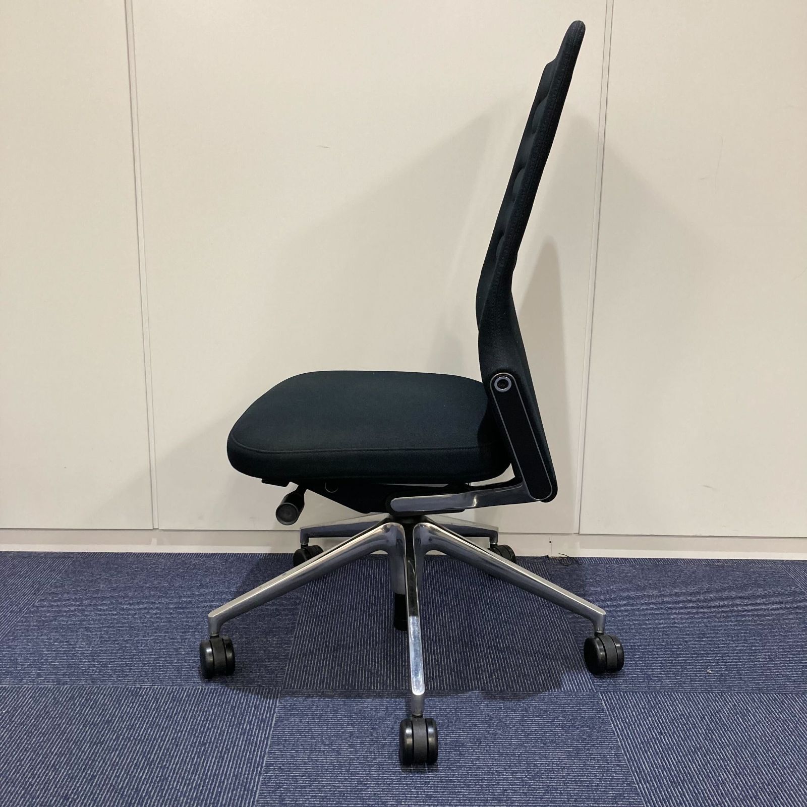 A AC4 ヴィトラ オフィスチェア