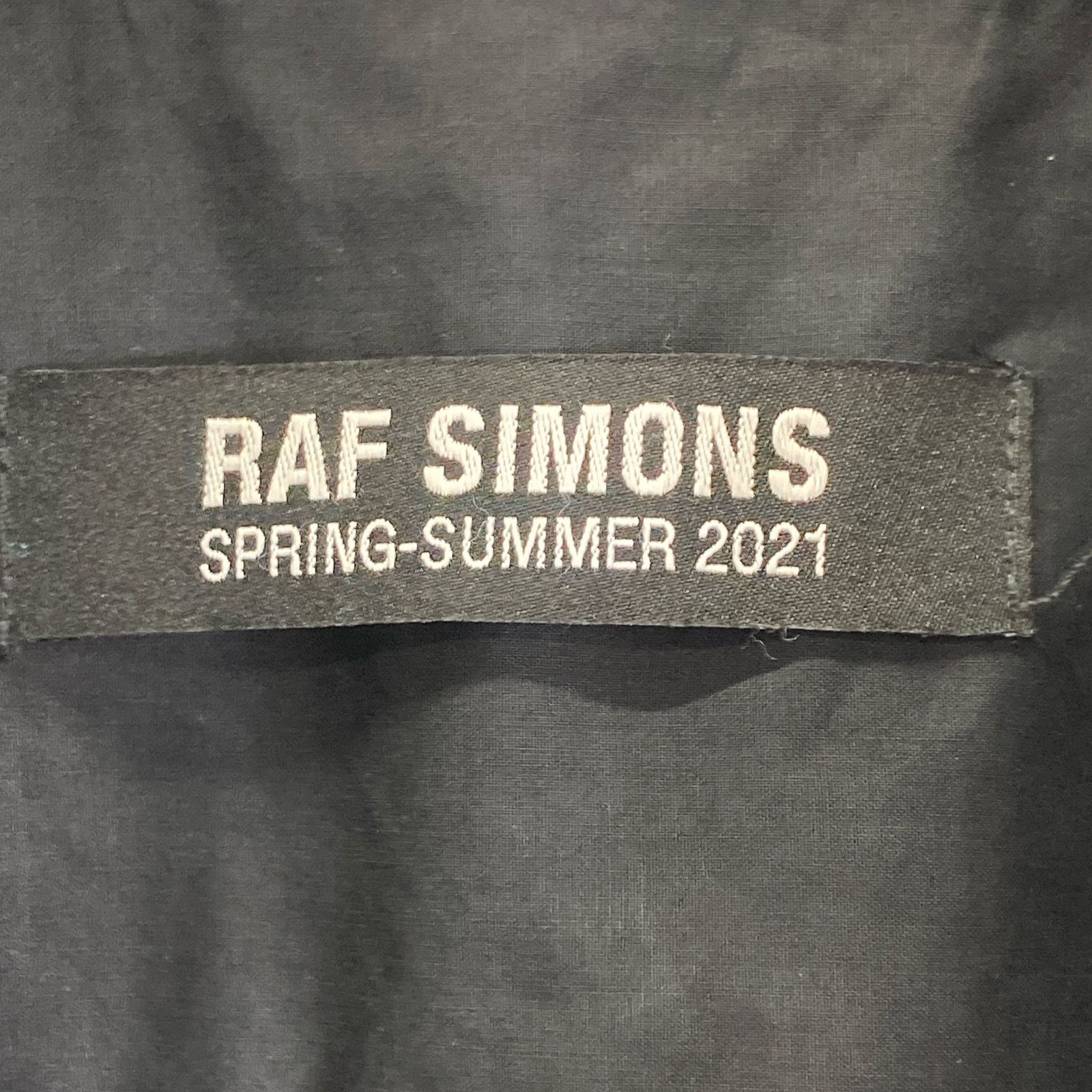 RAF SIMONS ラフシモンズ ﾌﾞﾗｯｸ 211-M280 ﾊﾟｯﾁﾄﾞﾎﾞｸｼｰﾌｨｯﾄｼｬﾂ 21SS 44  