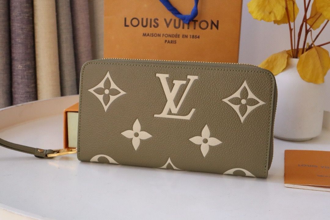 LOUIS VUITTON ルイヴィトン モノグラムジッピーウォレット 長財布