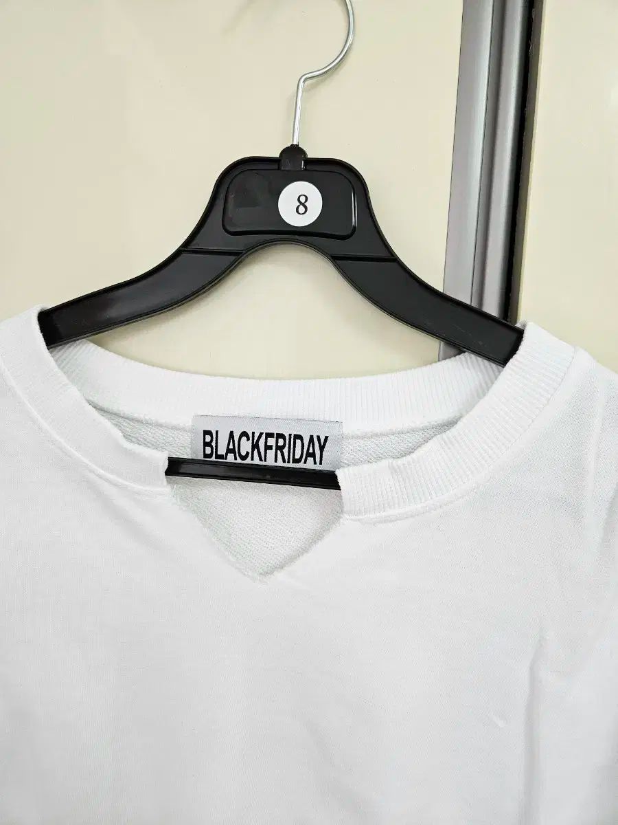 クロップドTシャツ