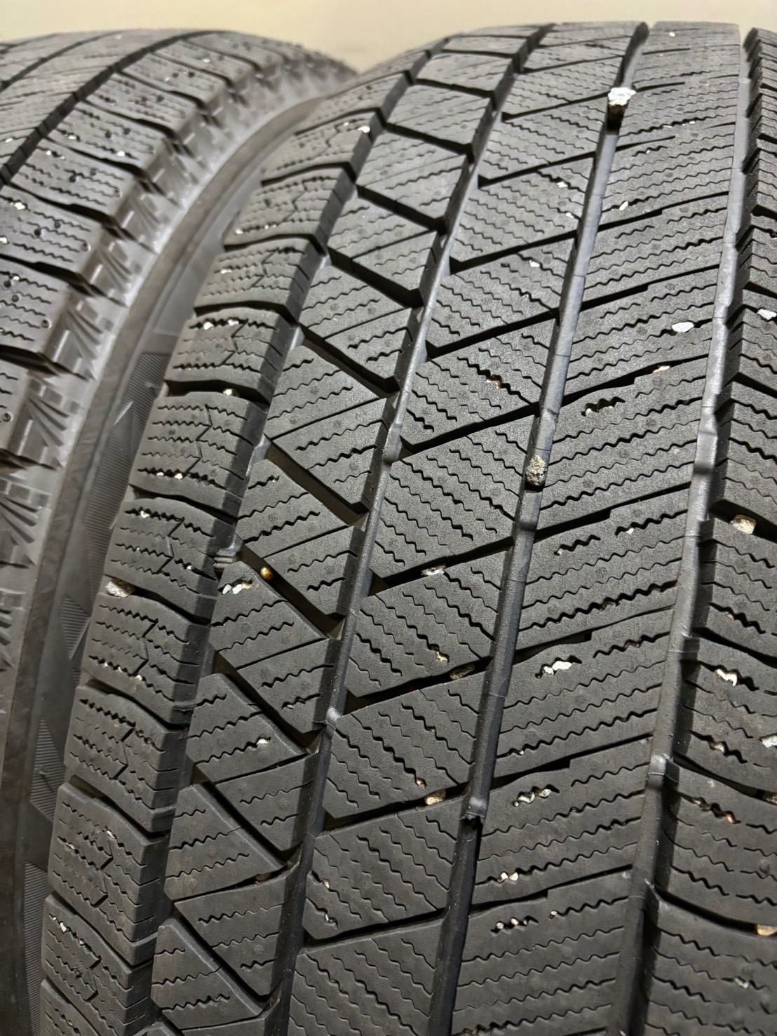 215|60R17 BRIDGESTONE|VRX3