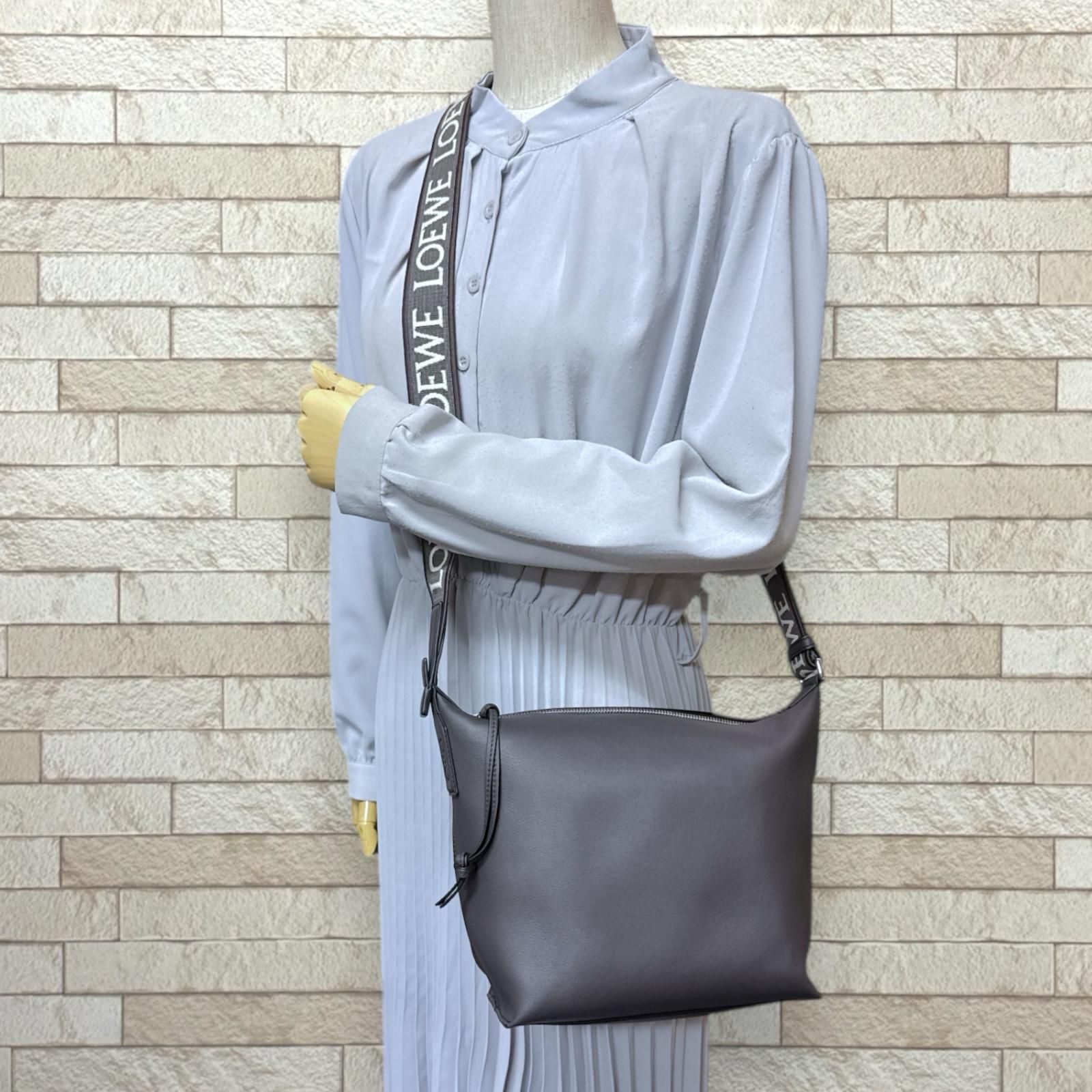 ロエベ キュービィスモール ショルダーバッグ レザー B906Q63X01 グレー メンズ LOEWE ロエベ